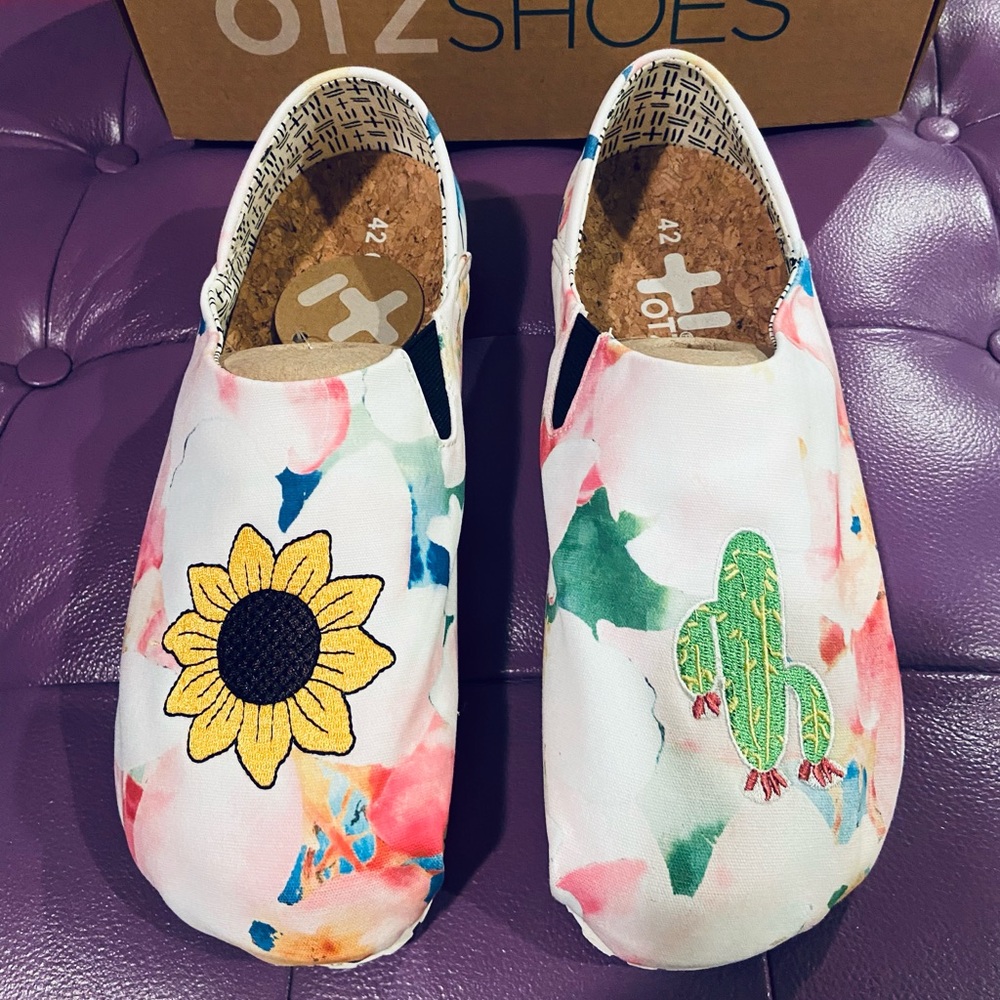 NEW! Otz Shoes Cotton Espadrilles White Floral w/ Sun & Cactus